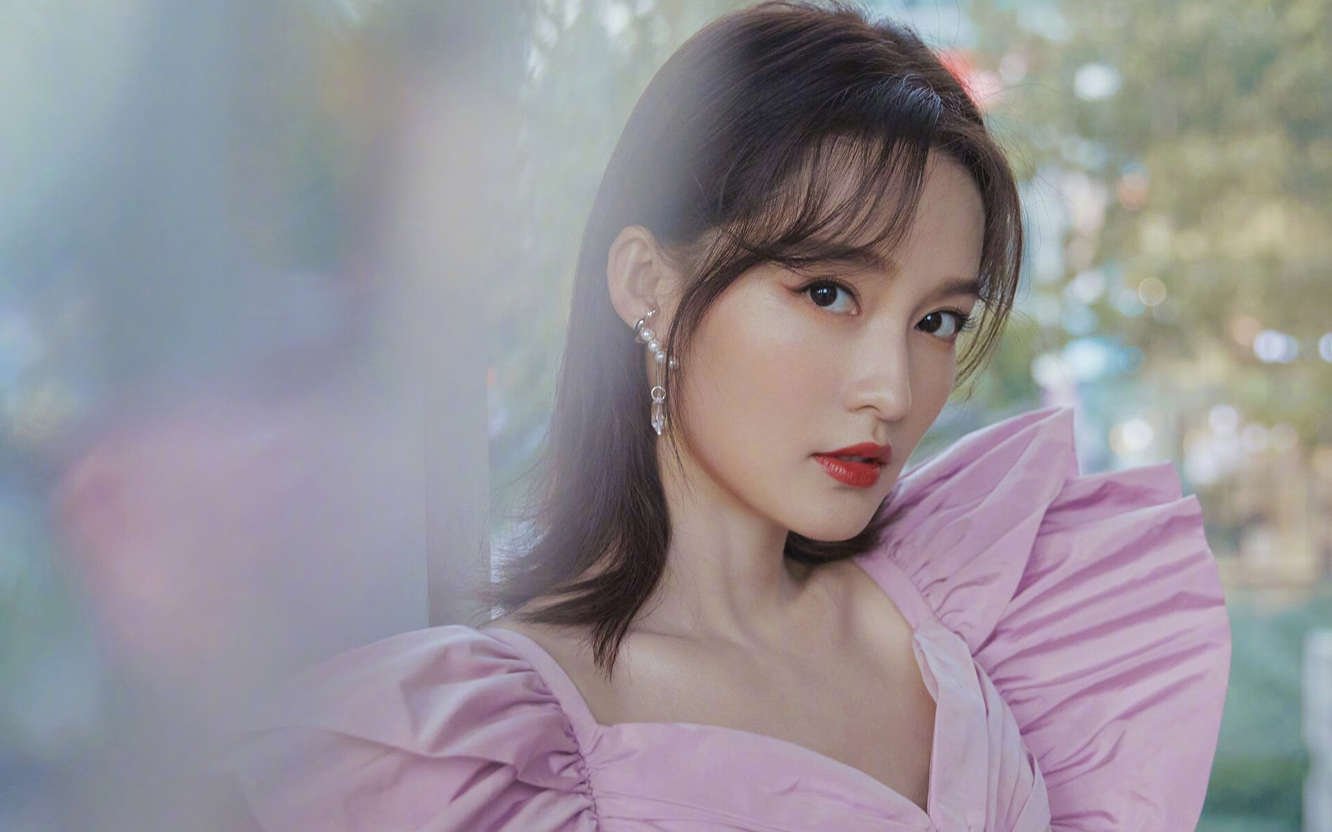 伊朗骑手卡尔·阿里·阿尔达比在巴黎奥运会上与“Porthos Maestro WH Z”马匹携手参赛,表现出色。